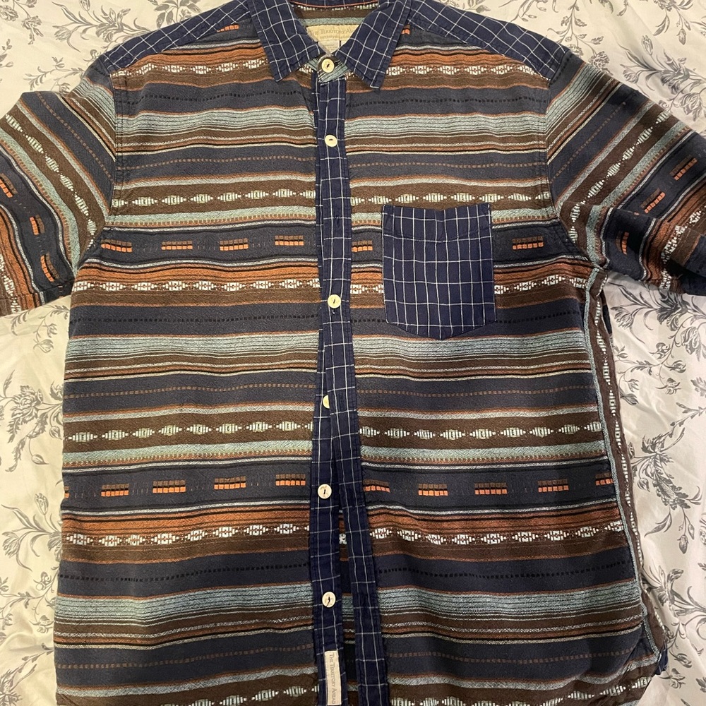 Like new The territory head button up collar shirt.